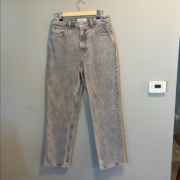 Abercrombie & Fitch Denim - Abercrombie & Fitch The 90s Straight Ultra High Rise Jeans - Gray